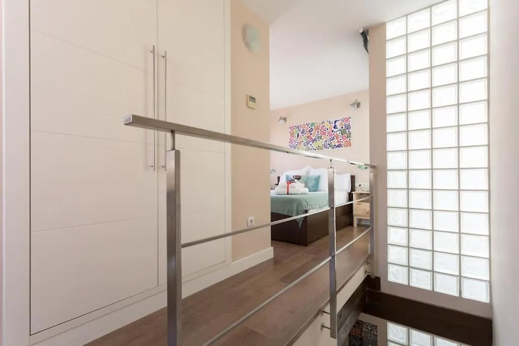 Apartamento ESSE Ático. Precioso ático con terraza en pleno centro Sevilla 0*,
